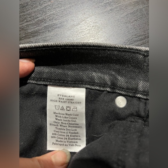 Everlane women’s size 26 High Waist Straight ankle jeans, washed black - Picture 3 of 9